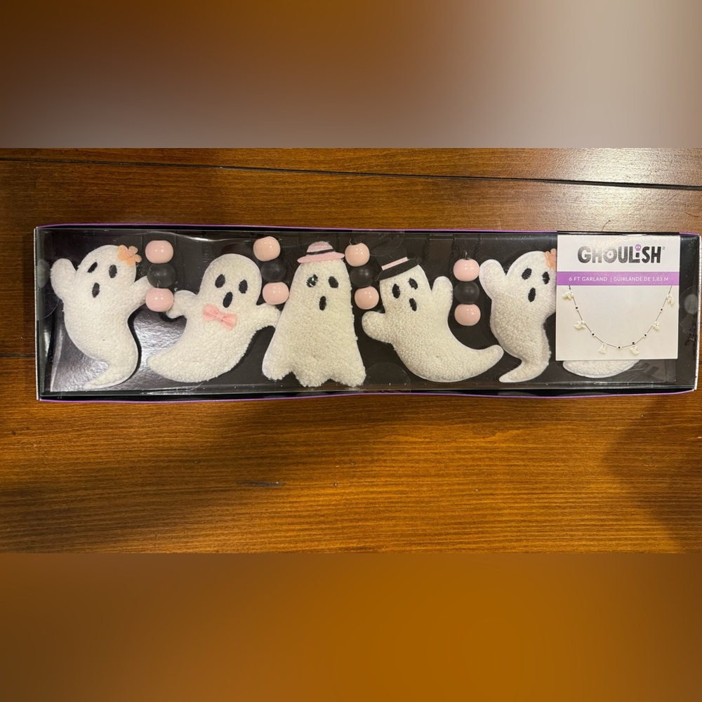 NWT Ghoulish 6 Ft HALLOWEEN Ghost Garland Pink Black & White